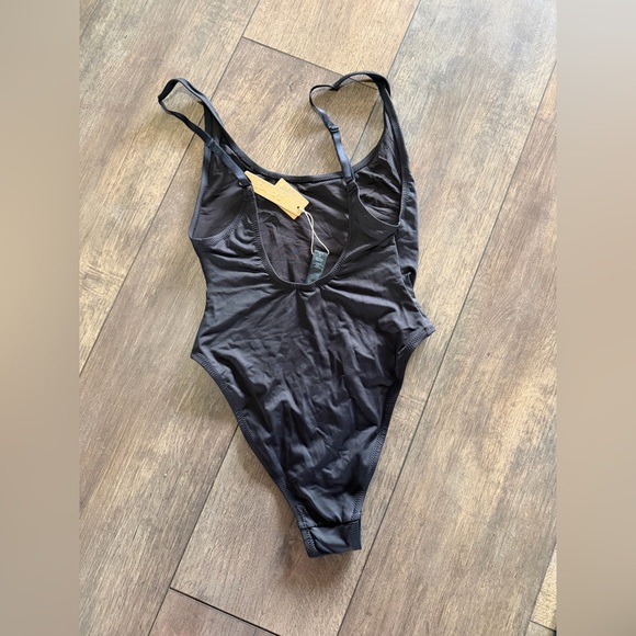 SKIMS Signature Swim Scoop Neck One Piece Color Onyx/Black Large NWT - Picture 4 of 6